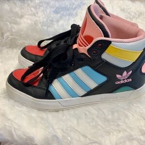 Adidas Originals Hardcourt Hi color lock sneakers, size youth 4.5/womens 6-6.5